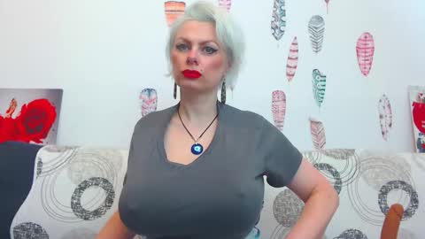 Snapshot of pure_seduce_wow chatting on 02.16.26 Goldie online show from 02.16.26