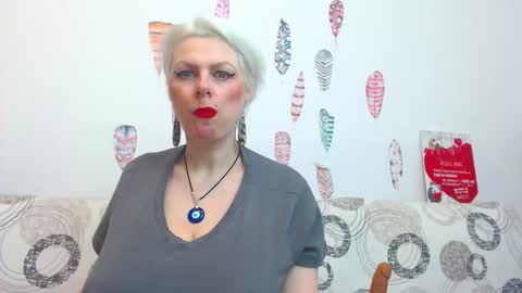 Snapshot of pure_seduce_wow chatting on 02.19.26 Goldie online show from 02.19.26