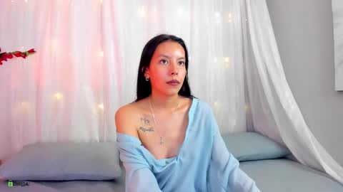 Snapshot of purple_aura_ chatting on 10.22.25 Aura online show from 10.22.25