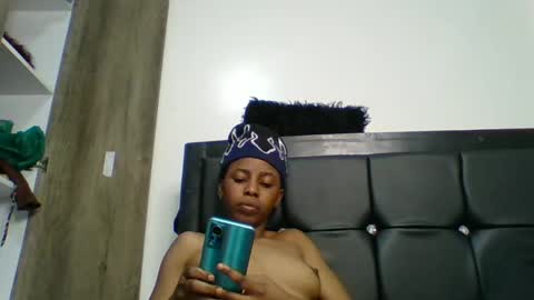 Snapshot of pussiey_tightte chatting on 10.07.25 Sweetpie online show from 10.07.25