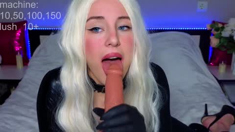 Monica online show from 12.11.24