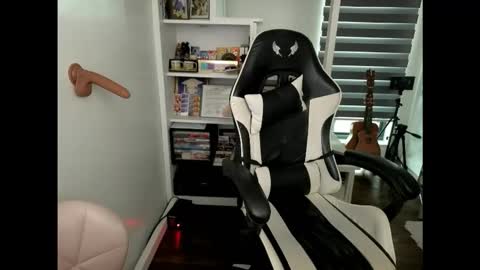 Snapshot of pussycash chatting on 02.12.26 POCCA online show from 02.12.26