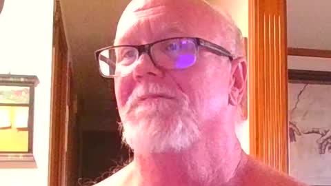 Snapshot of pussylover1365 chatting on 09.22.25 pussylover1365 online show from 09.22.25