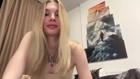 Lina online show from 10.04.25