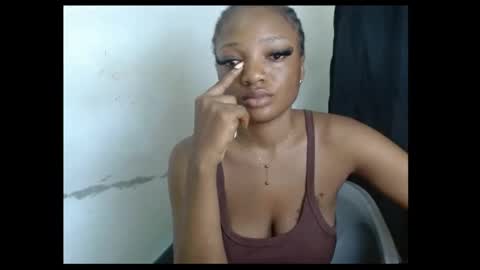 Snapshot of pussyxwetx chatting on 04.24.26 pussyxwetx online show from 04.24.26