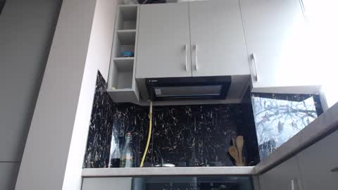 Snapshot of qeeensgambit chatting on 01.13.25 Milana online show from 01.13.25