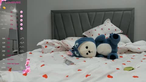 Snapshot of qimiqo chatting on 10.08.25 Kimi online show from 10.08.25