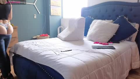 Queen And King online show from 01.04.25