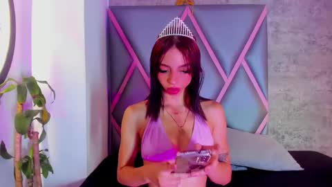 Quee Sophine online show from 12.19.25