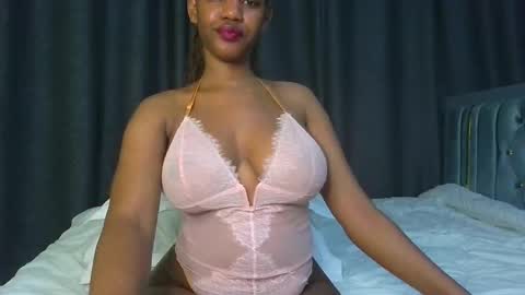 Snapshot of queen321850 chatting on 04.08.26 queen321850 online show from 04.08.26