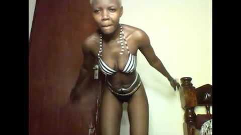 queen_abito online show from 01.04.25