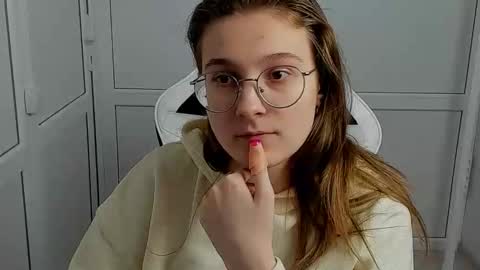 Amelie online show from 04.15.26