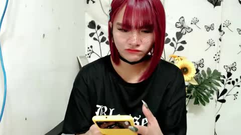 Snapshot of queen_elicktra chatting on 01.04.25 JOY online show from 01.04.25