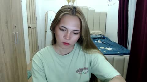 Snapshot of queen_heart0 chatting on 05.23.26 shawny online show from 05.23.26