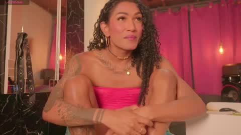 Snapshot of queen_kamil chatting on 05.20.26 queen_kamil online show from 05.20.26