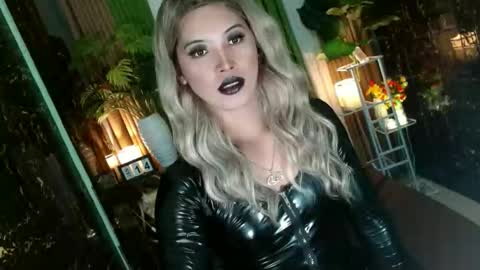 Kendal  online here from 6am-3pm philippine time online show from 01.14.26