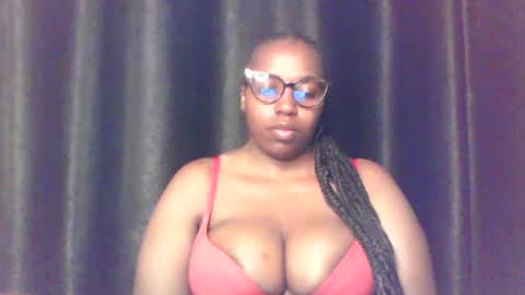 Snapshot of queen_melanine chatting on 06.20.26 QUEEN online show from 06.20.26