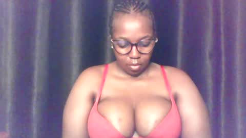 Snapshot of queen_melanine chatting on 06.22.26 QUEEN online show from 06.22.26