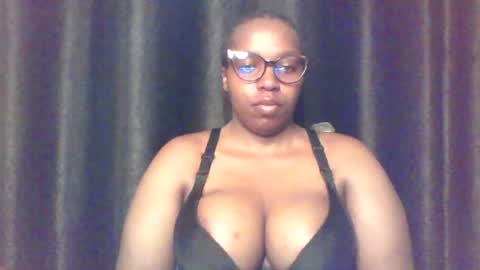 Snapshot of queen_melanine chatting on 07.08.26 QUEEN online show from 07.08.26