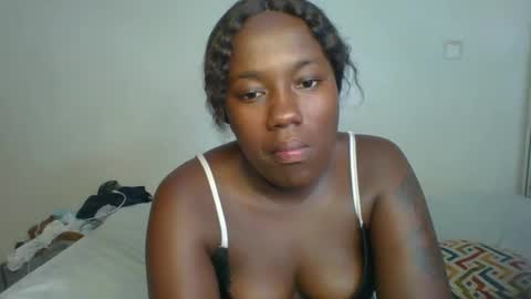 Snapshot of queen_mira chatting on 09.09.25 queen_mira online show from 09.09.25