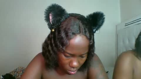 Snapshot of queen_mira chatting on 09.13.25 queen_mira online show from 09.13.25