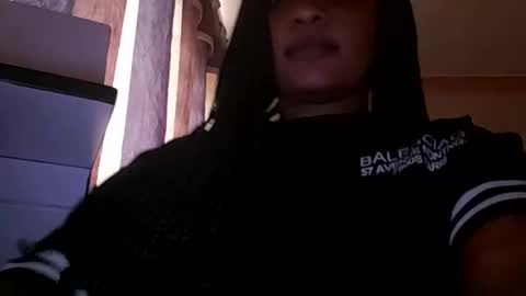 Snapshot of queen_of_256 chatting on 01.26.25 Sandrah online show from 01.26.25