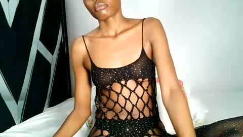 Snapshot of queen_sashavixen chatting on 06.29.26 queen_sashavixen online show from 06.29.26