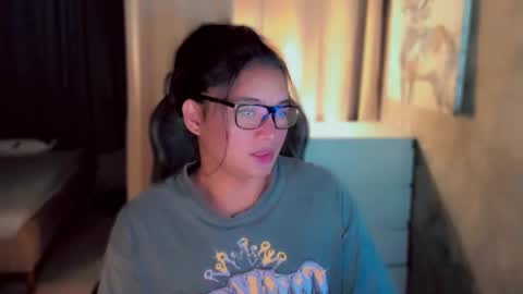 Snapshot of queenarthalia chatting on 09.19.25 ARTHA online show from 09.19.25