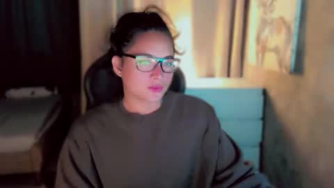 Snapshot of queenarthalia chatting on 10.10.25 ARTHA online show from 10.10.25