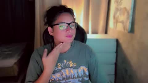 Snapshot of queenarthalia chatting on 10.12.25 ARTHA online show from 10.12.25