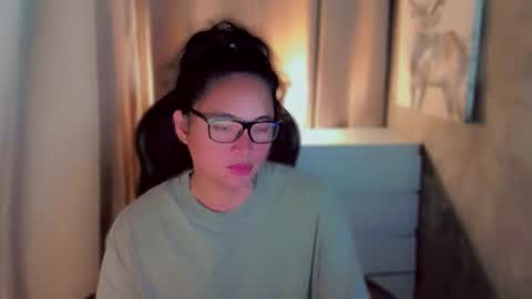 Snapshot of queenarthalia chatting on 10.23.25 ARTHA online show from 10.23.25