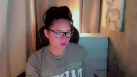 Snapshot of queenarthalia chatting on 10.24.25 ARTHA online show from 10.24.25