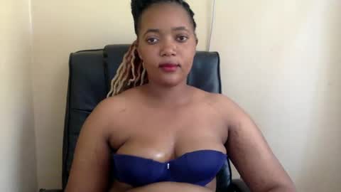 Queenbebony2 online show from 01.03.25