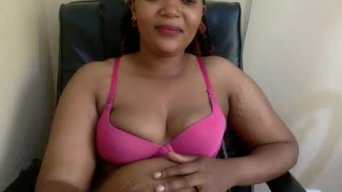 Queenbebony2 online show from 01.28.25