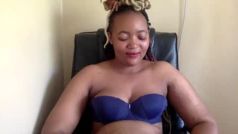 Queenbebony2 online show from 01.29.25