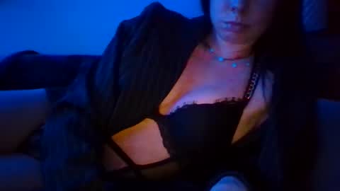 Snapshot of queenbee6269 chatting on 12.17.24 queenbee6269 online show from 12.17.24