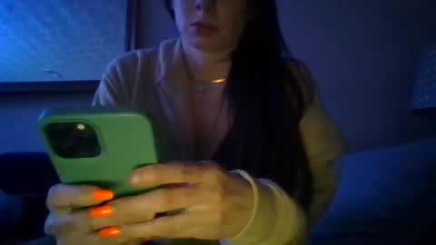 Snapshot of queenbee6269 chatting on 02.06.25 queenbee6269 online show from 02.06.25