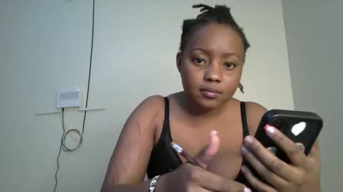 Snapshot of queenbeiby05 chatting on 10.22.25 queen online show from 10.22.25