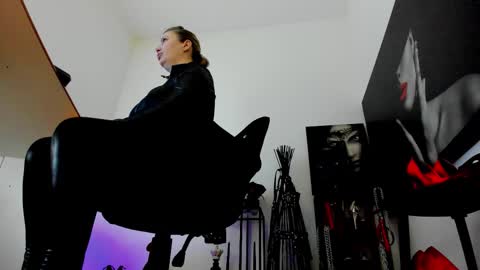 Misscatsnow online show from 01.17.26