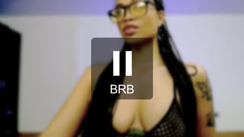 Snapshot of queendom_ing chatting on 10.08.25 Sweet Goddess online show from 10.08.25