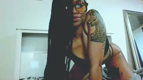 Snapshot of queendom_ing chatting on 11.09.25 Sweet Goddess online show from 11.09.25