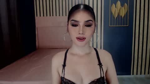 queenemeraldts online show from 12.25.24