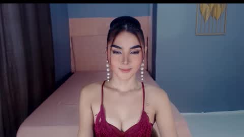 queenemeraldts online show from 10.10.25