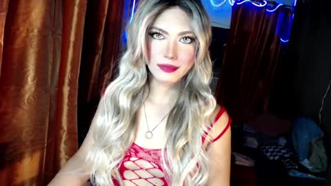 Snapshot of queenfcker1st chatting on 07.10.26 Be my property Sabrina online show from 07.10.26