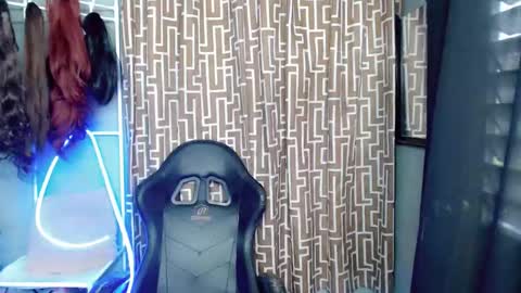 Snapshot of queenfoxylady chatting on 11.06.25 just call me QUEEN and ill be there online show from 11.06.25