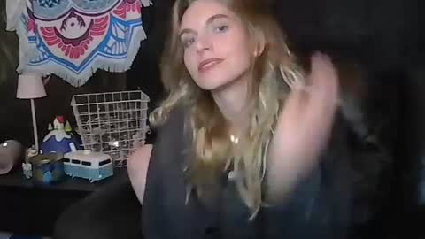 Snapshot of queenhazy chatting on 10.31.25 Queen Hazy online show from 10.31.25