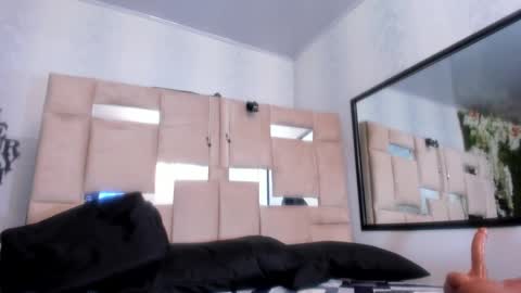 QUEENJEENN online show from 02.18.25