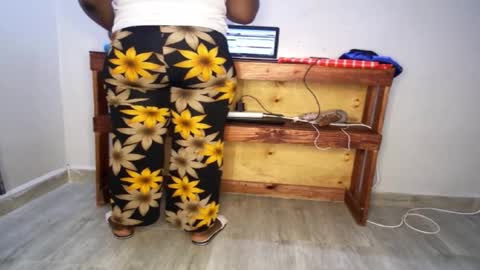 Nina online show from 10.16.25