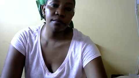 Snapshot of queenlacey_1 chatting on 03.09.25 queenlacey_1 online show from 03.09.25