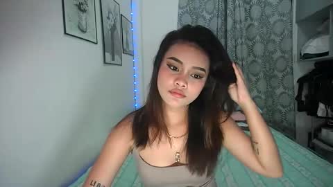 Snapshot of queenliyahxx chatting on 10.11.25 liyaaahhhh here online show from 10.11.25